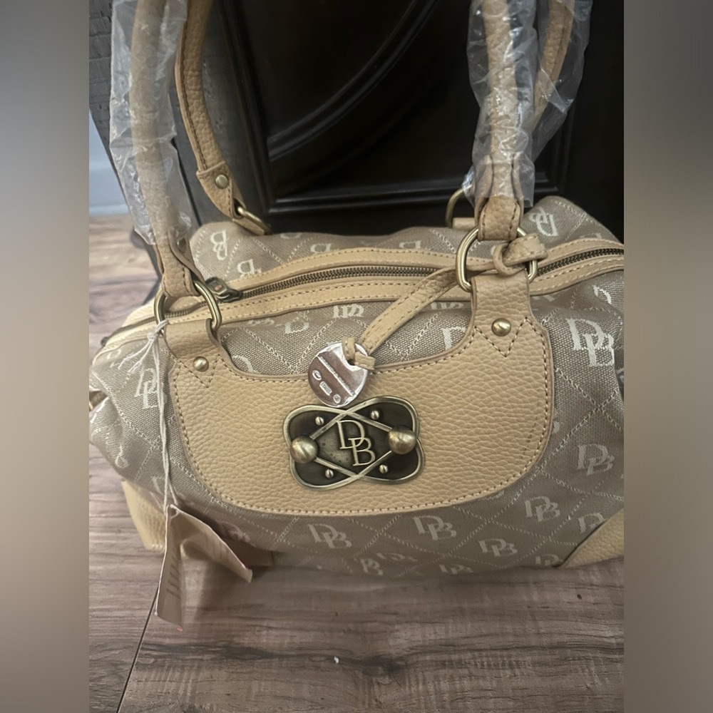 Dooney & Bourke NWT Vintage Shoulder Bag